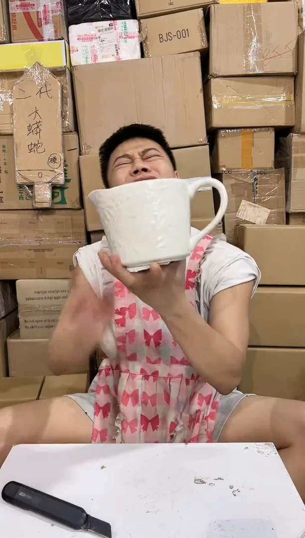 瓷片纯白奶壶 陶瓷材质