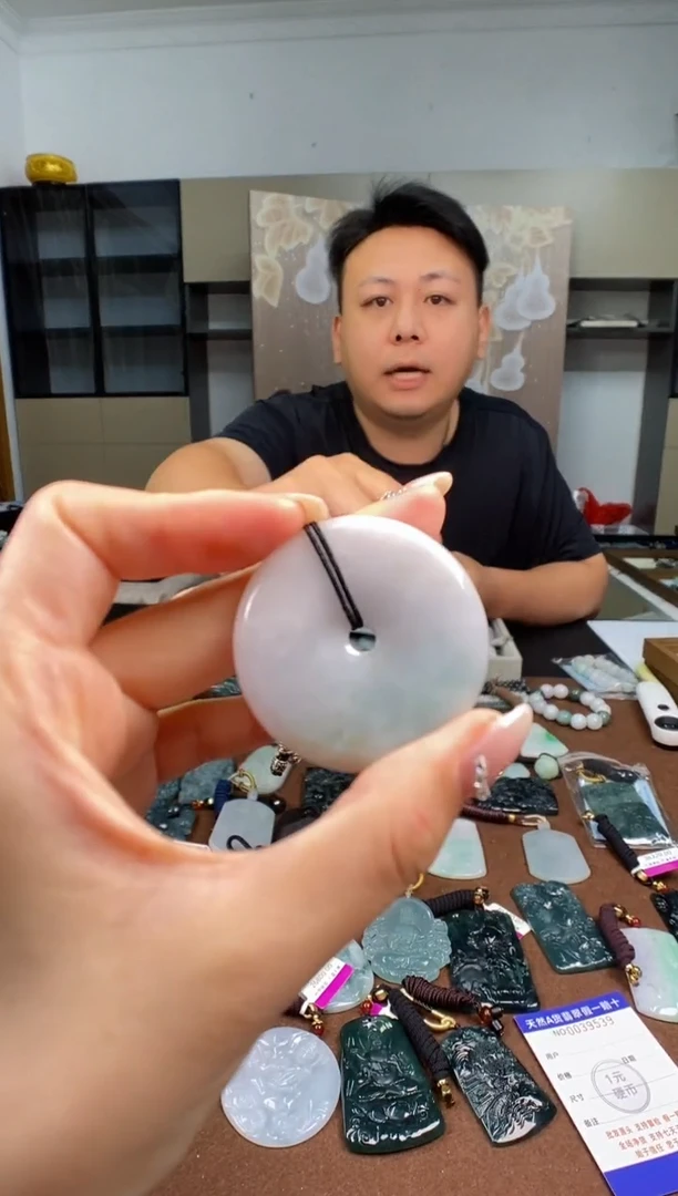 颈饰未镶嵌翡翠多样性发其一