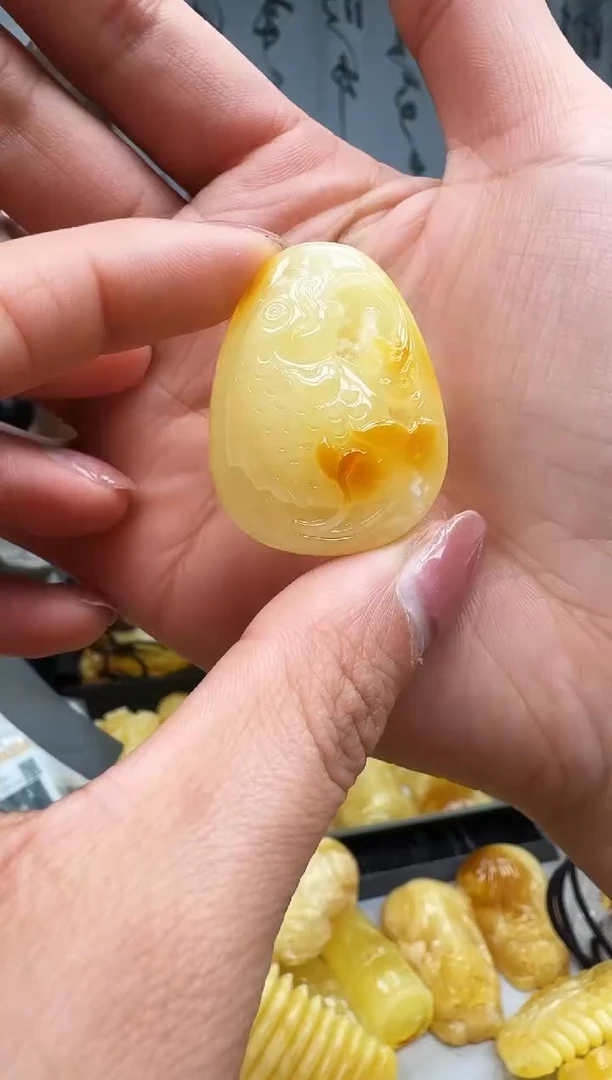 【闪购商品】琥珀裸石未镶嵌挂坠