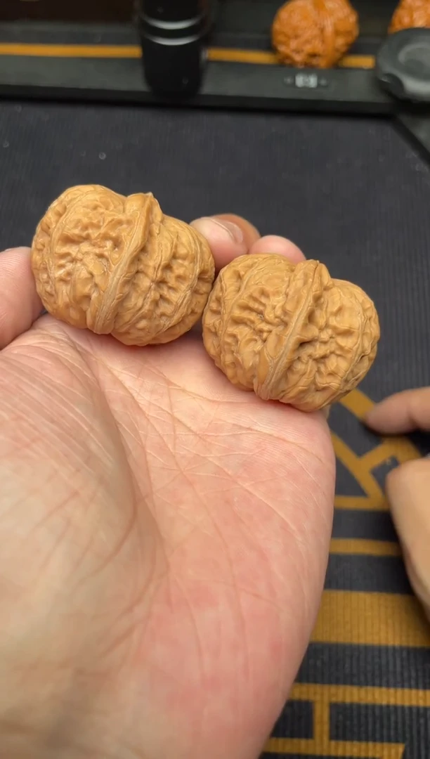 文玩核桃吊坠元宝全品40