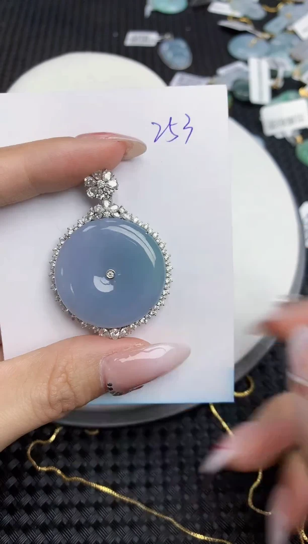 【闪购商品】翡翠颈饰18K金镶嵌天然翡翠A货