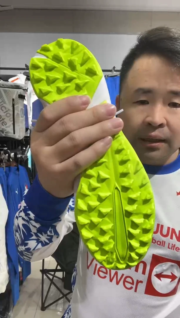 小*尺码40.5，价格199元不退不换