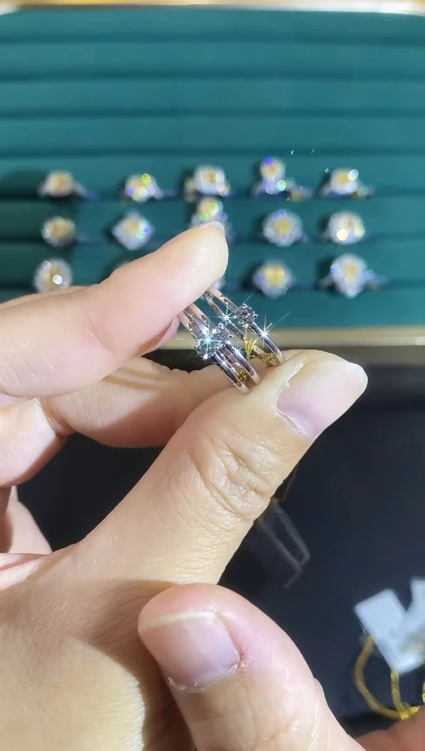 18K金镶嵌戒指钻石戒指多样性发一