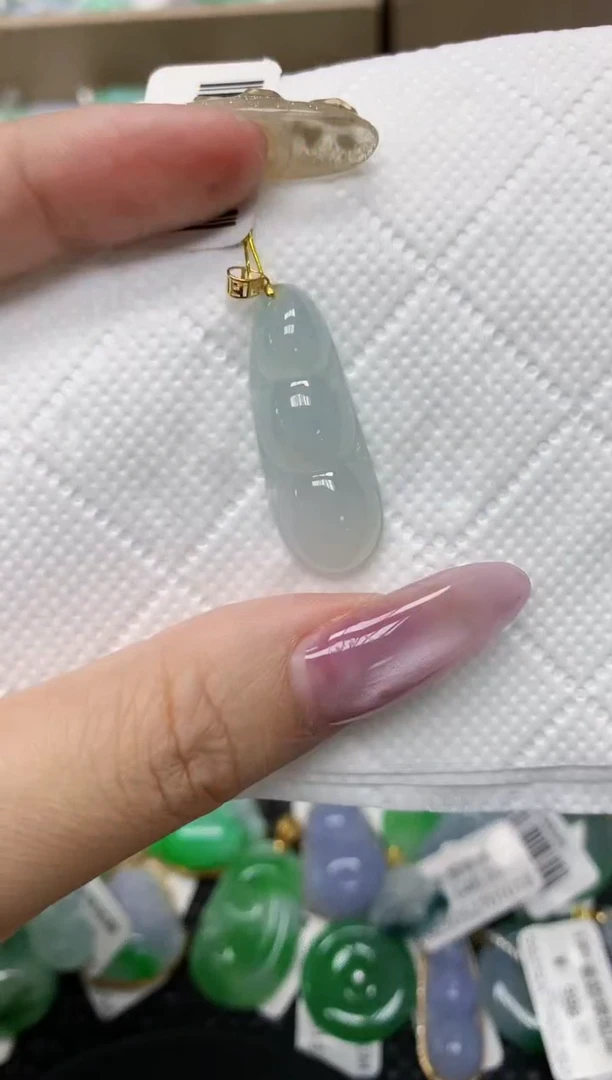 翡翠18K金镶嵌颈饰1111111111