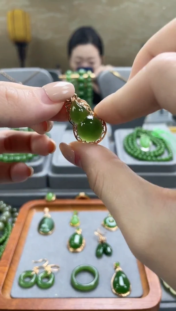 吊坠(不含链)18K金镶嵌和田玉吊坠(不含链) 18K金镶嵌 和田玉