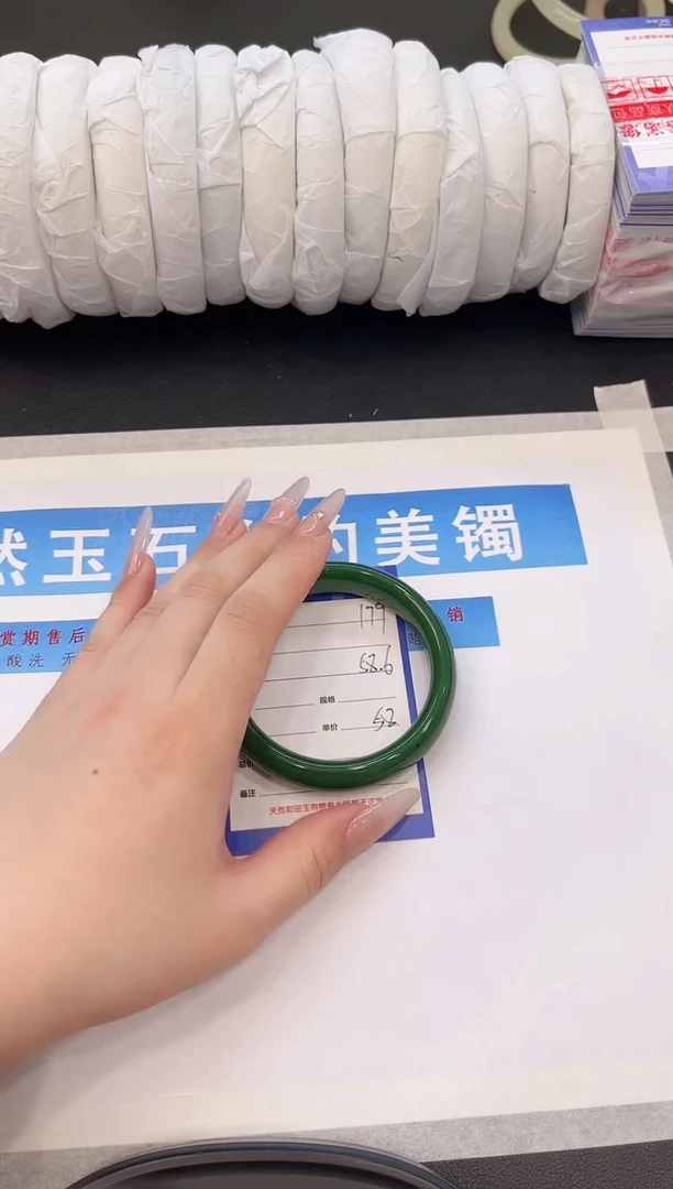 未镶嵌手镯石英质玉H179