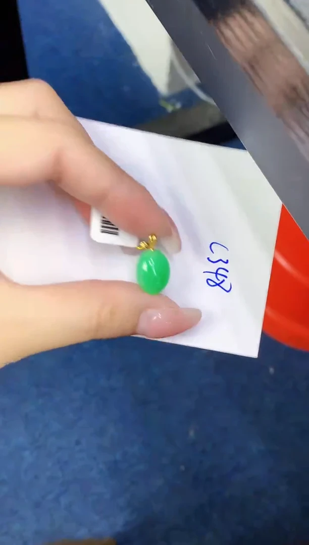 翡翠18K金镶嵌颈饰缅甸天然翡翠A货