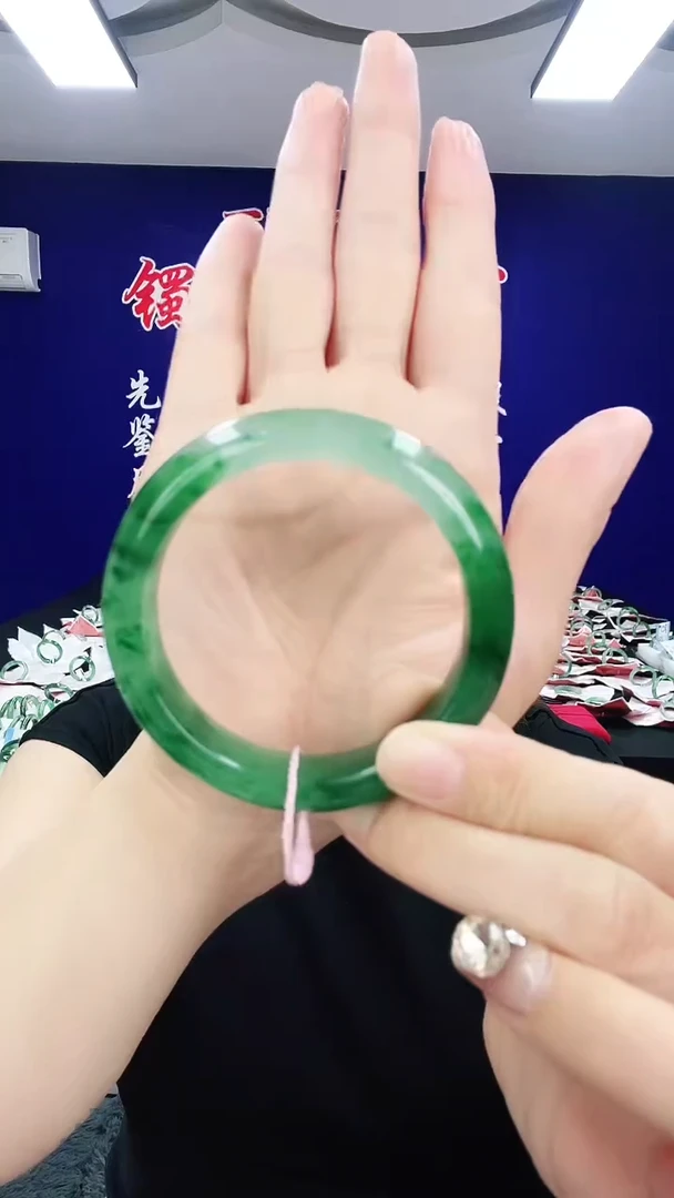 石英质玉（非洲翠）手镯未镶嵌1