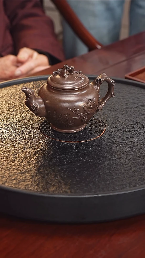 茶壶紫砂朱持平 松鼠葡萄报春84 紫泥260毫升 董寿平配松竹梅套杯
