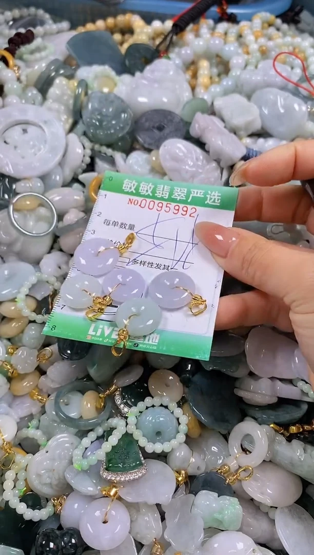 【闪购商品】翡翠颈饰未镶嵌闪购0095992多样性发其一