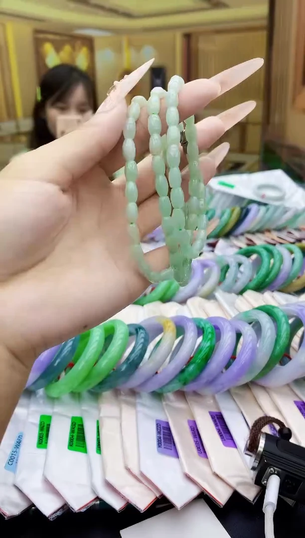颈饰未镶嵌翡翠多样性发其一