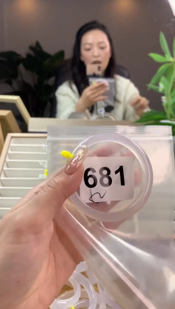 【闪购商品】玛瑙/玉髓手镯未镶嵌681