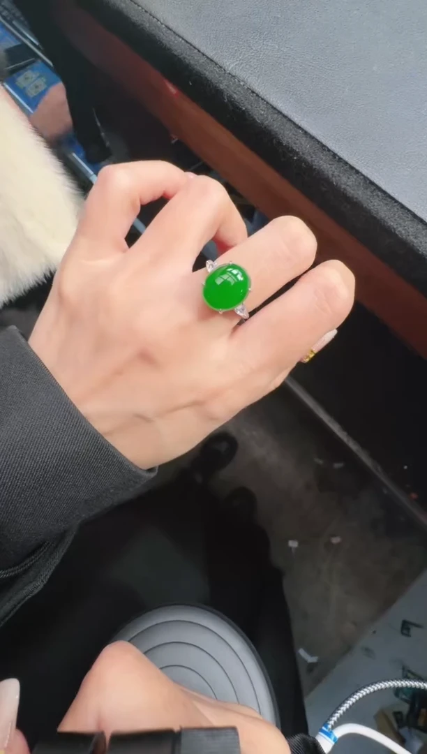 未镶嵌定制翡翠A货有轻微色差属于正常现象，戒指1