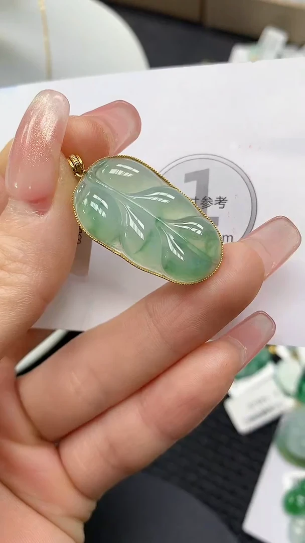 颈饰18K金镶嵌翡翠 11111111111