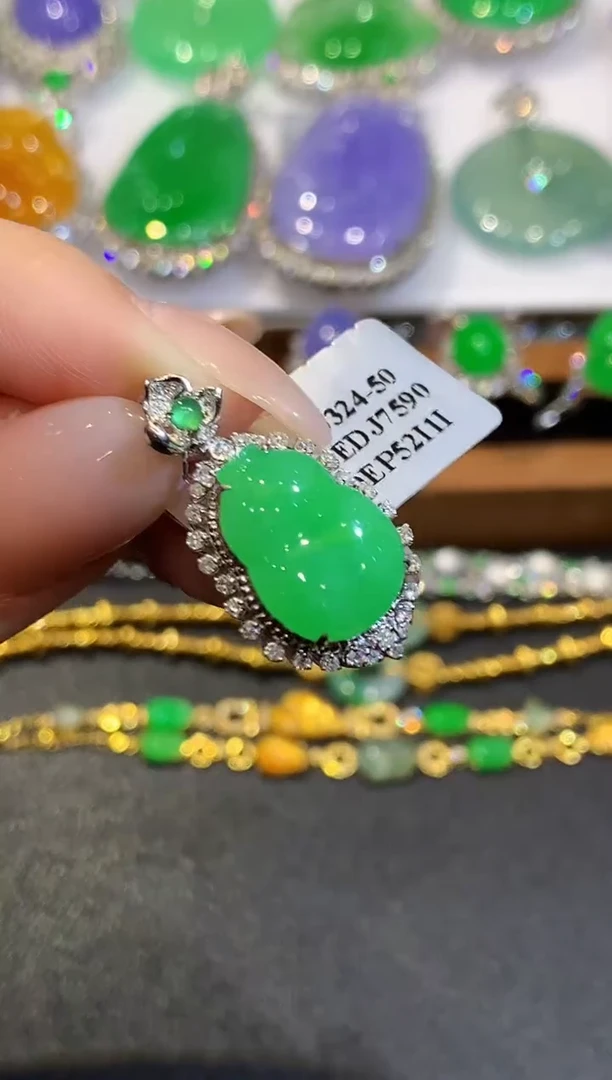 吊坠(不含链)18K金镶嵌翡翠LSR多样性发其一