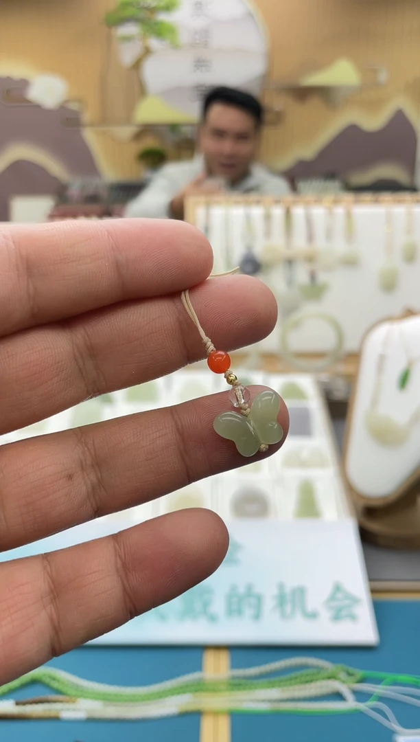 未镶嵌和田玉手机链约卡14mm蝴蝶