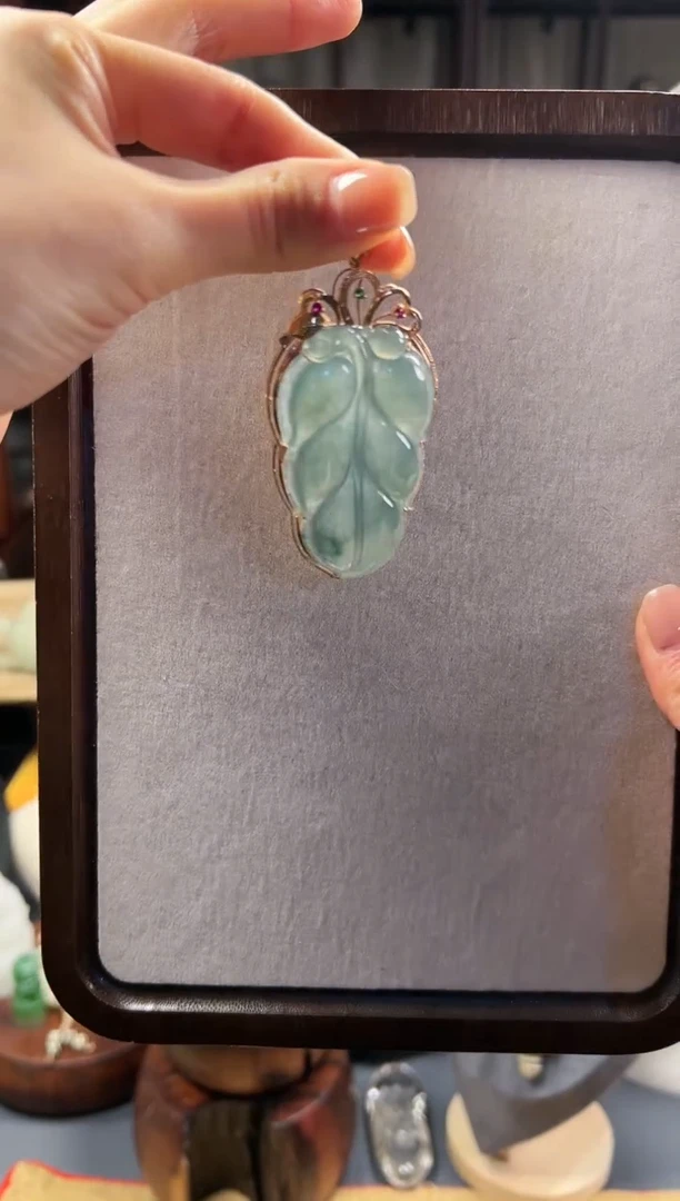 【闪购商品】翡翠挂件18K金镶嵌翡翠