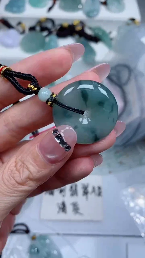 颈饰未镶嵌翡翠吊坠