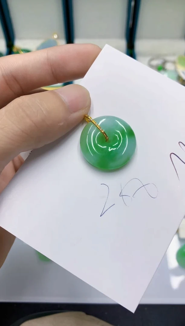 颈饰18K金镶嵌翡翠翡翠