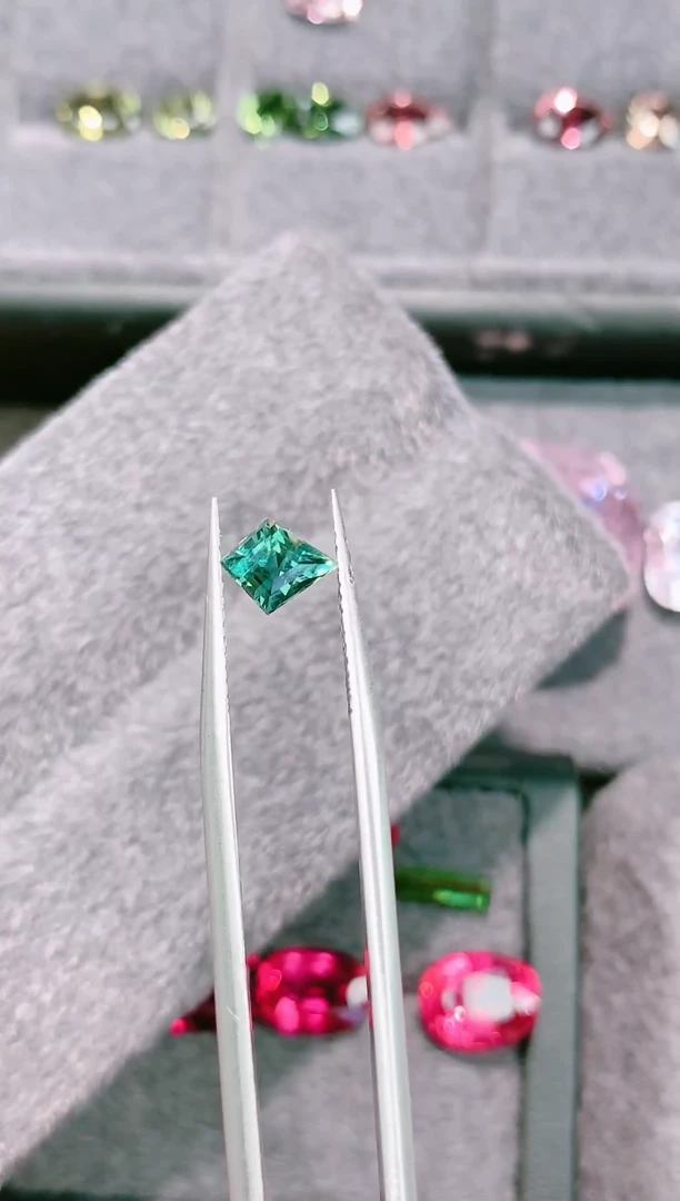 裸石蓝宝石风筝切无烧变色蓝宝石1.05ct