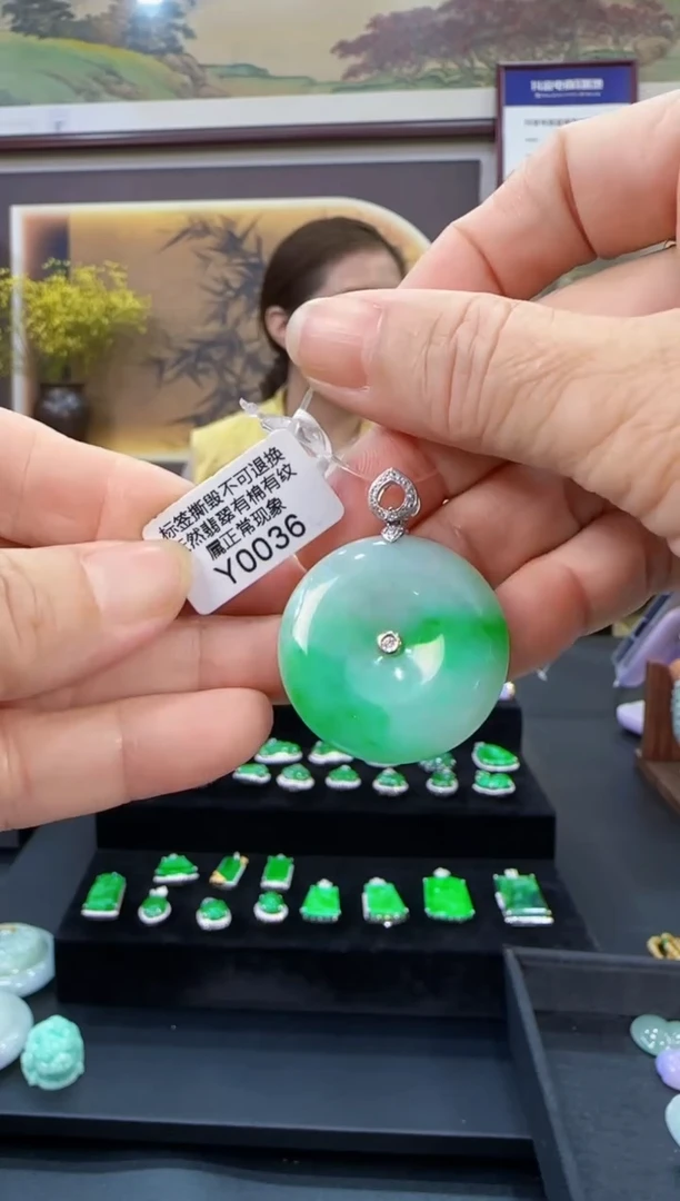 颈饰18K金镶嵌翡翠Y0036  平安扣
