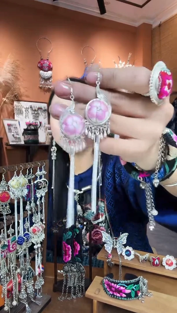 【闪购商品】刺绣纯手工民族风耳环