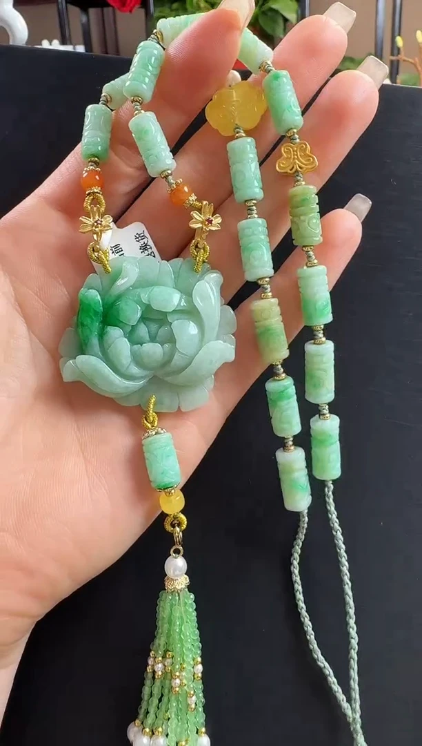 颈饰未镶嵌翡翠花牌