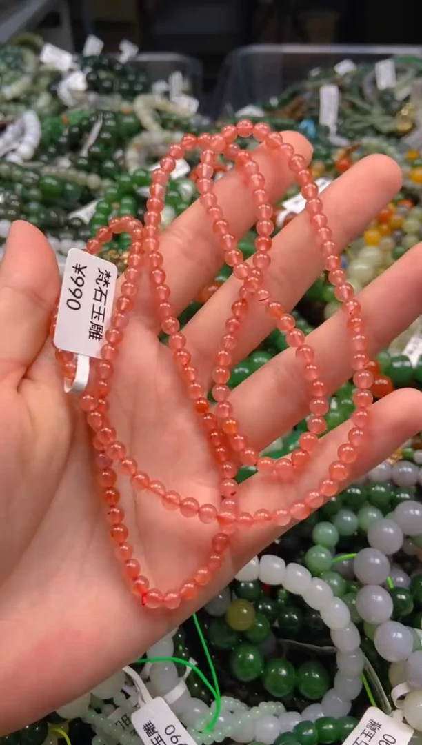 南红玛瑙未镶嵌颈饰1