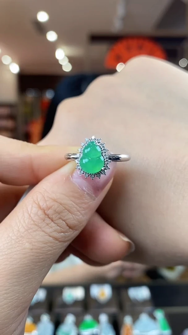 【闪购商品】翡翠戒指18K金镶嵌翡翠戒指