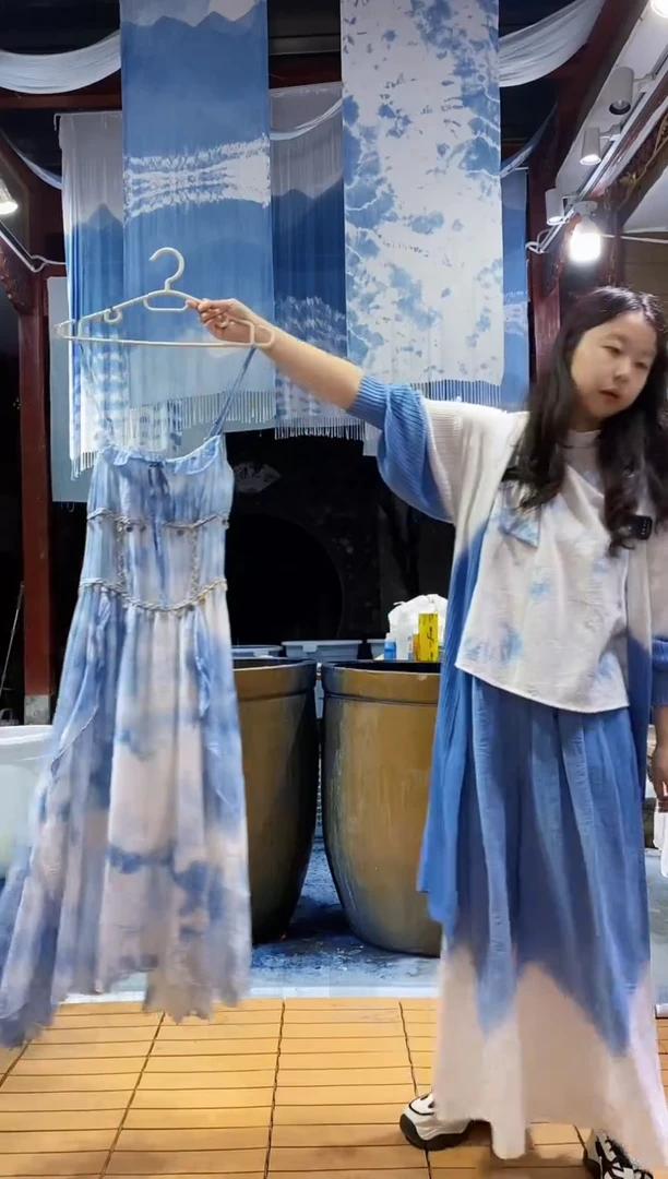 云浅蓝深 扎染服装 腰部木珠背心裙 压花