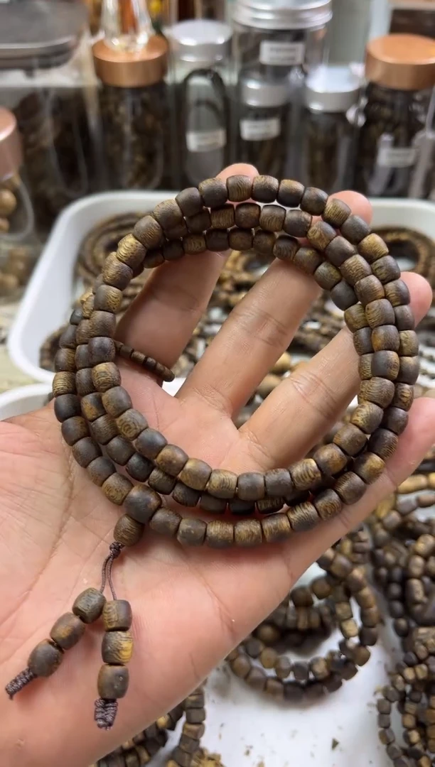 【闪购商品】沉香手串卡7 绿奇楠鼓珠多圈 多样性发其一