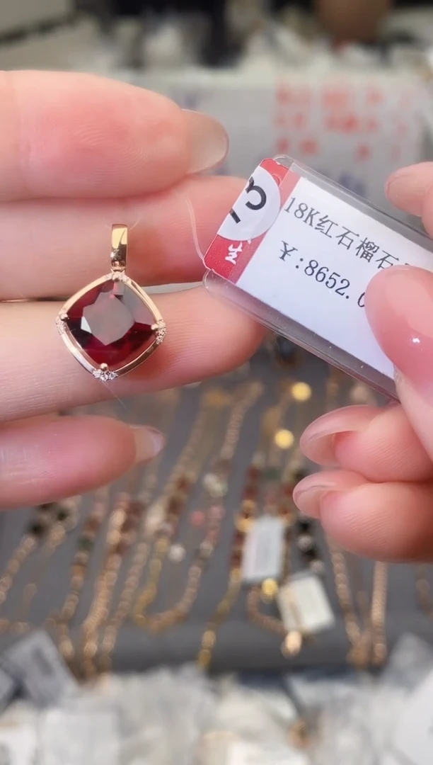 颈饰18K金镶嵌石榴石--专柜--