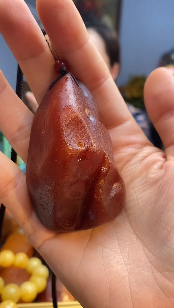 未镶嵌颈饰琥珀心****迹吊坠