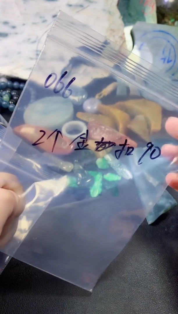 翡翠未镶嵌颈饰金**虹066天然翡翠