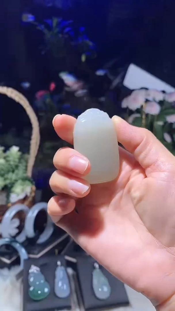 和田玉未镶嵌颈饰陶*多样性发一件