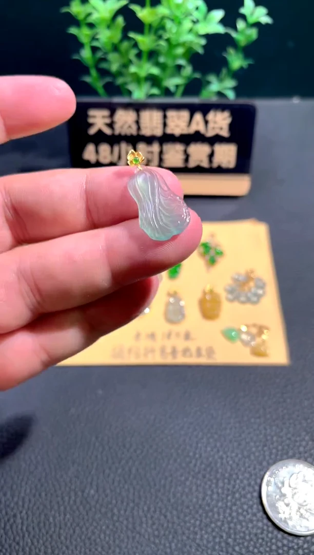 颈饰18K金镶嵌翡翠翡翠