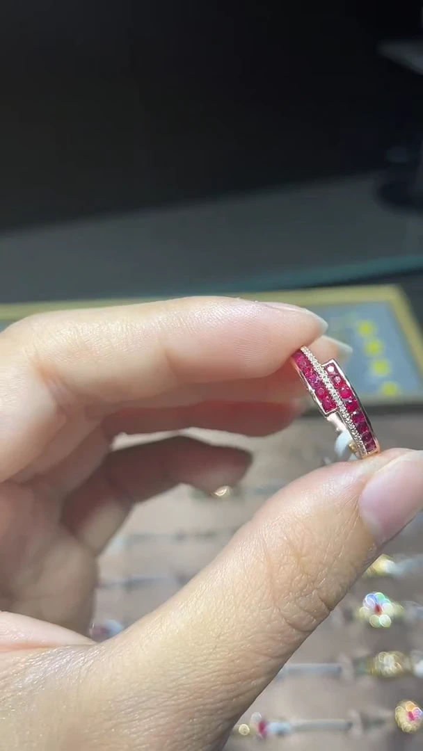 18K金镶嵌戒指红宝石1