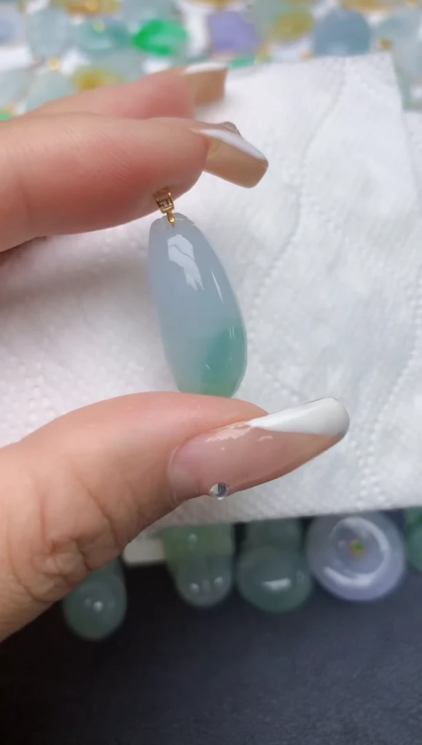 翡翠18K金镶嵌颈饰天然缅甸A货翡翠