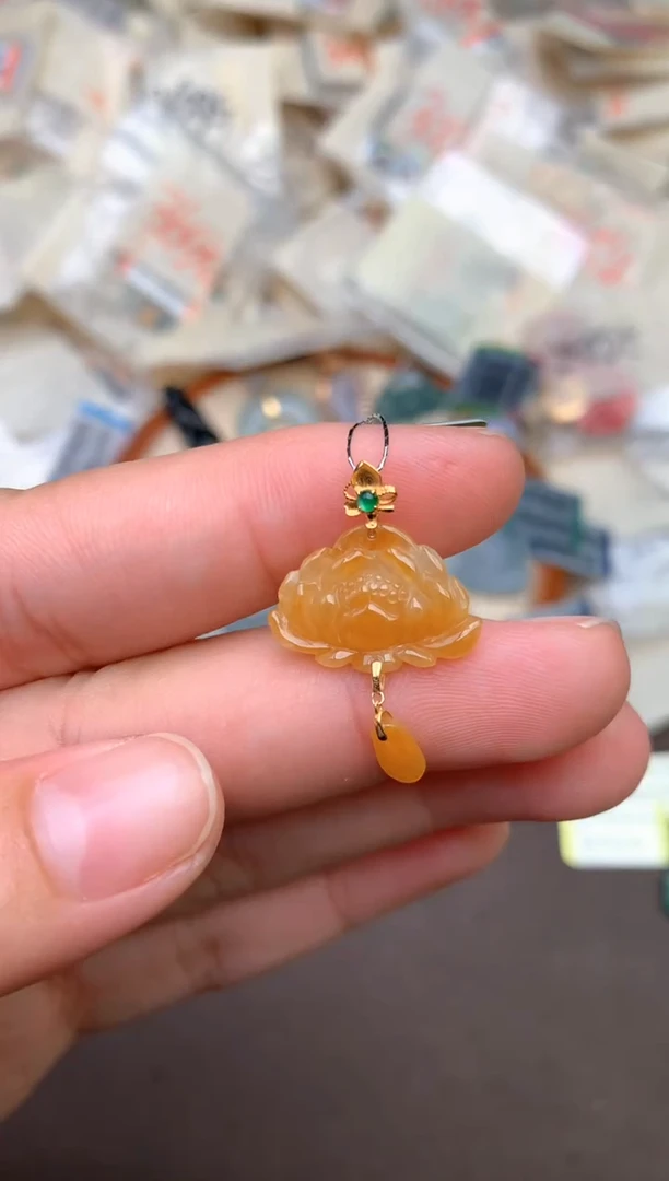 18K金镶嵌挂件翡翠—