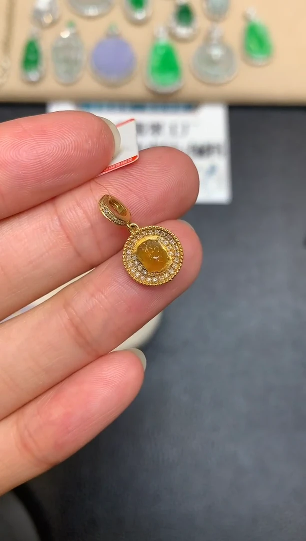 颈饰18K金镶嵌翡翠貔貅【无服务费