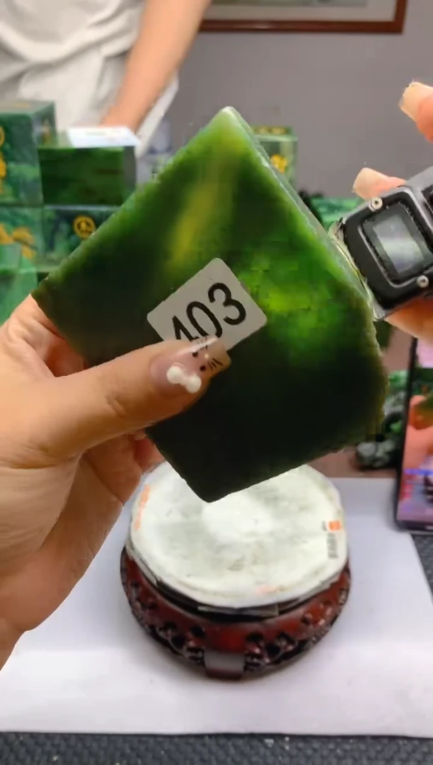 和田玉（碧玉）未镶嵌珠宝半成品403