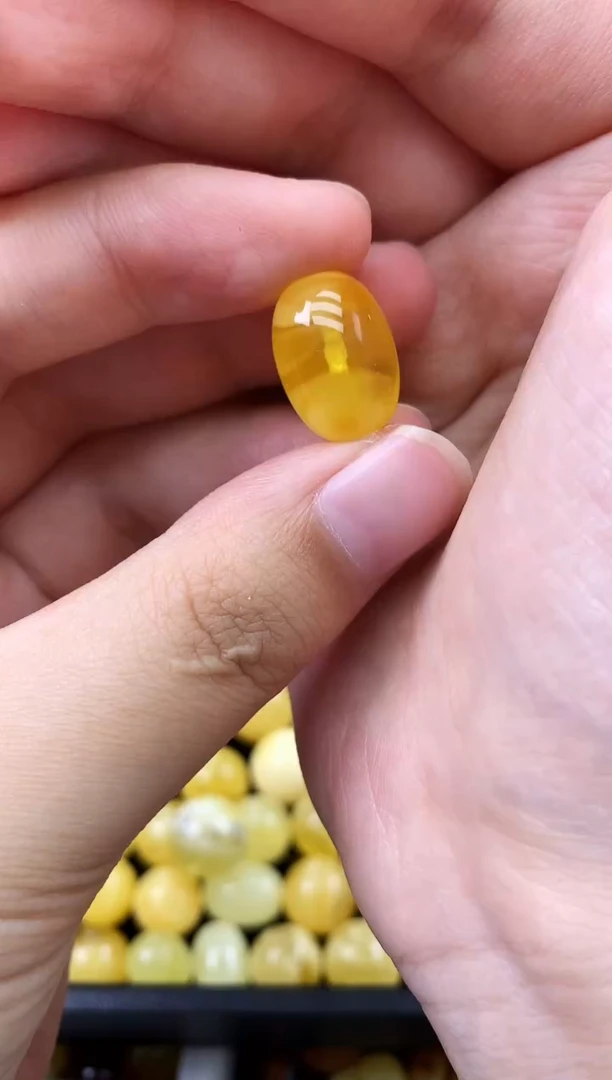 未镶嵌琥珀珠宝奇石50