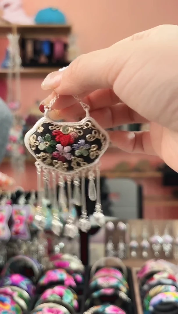 织绣艺枝独绣手工饰品109