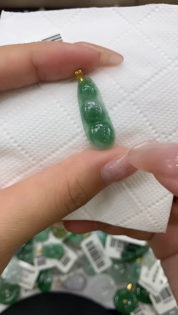 颈饰18K金镶嵌翡翠1111111111