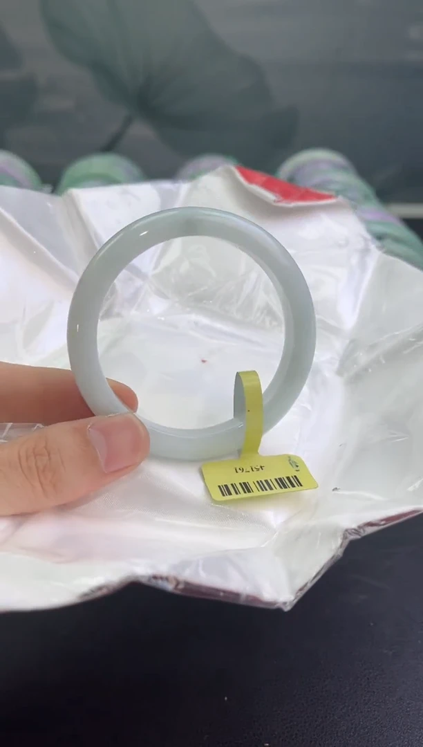 翡翠手镯未镶嵌翡翠手镯8