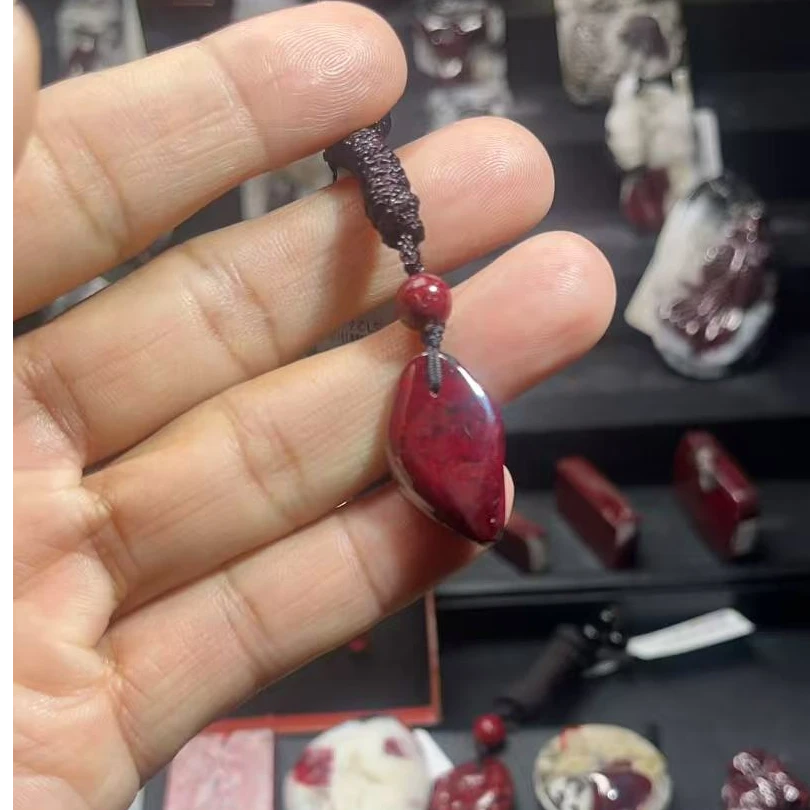 天然辰砂天然朱砂原矿随形吊坠