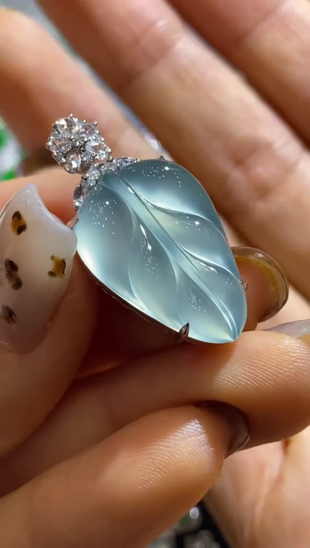 颈饰18K金镶嵌翡翠收到货48小时鉴赏期（超时不退不换）