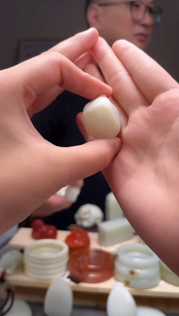 颈饰未镶嵌和田玉吊坠