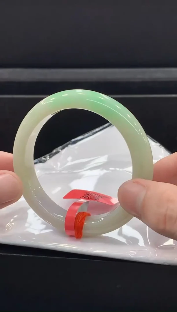 未镶嵌手镯翡翠翡翠手镯