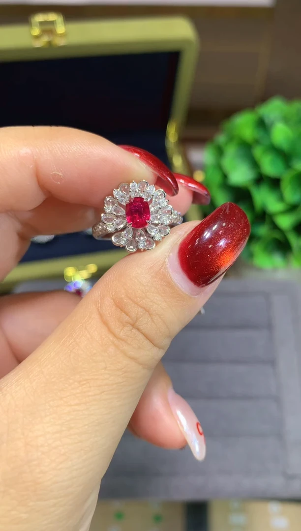 18K金镶嵌戒指红宝石1.04ct